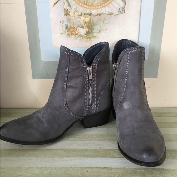 Steve Madden ‘Zipster’ Ankle Bootie in Smokey Grey Nubuck    Size 7 1/2   NEW - Picture 3 of 10